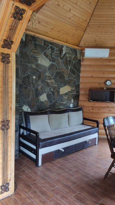 Продам усадьбу в Орловщине (3 дома на участке 40 соток)бассейн, беседка, камин