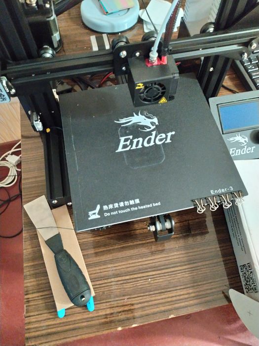 3D принтер Creality Ender 3 + пластик ~2кг | хороший стан