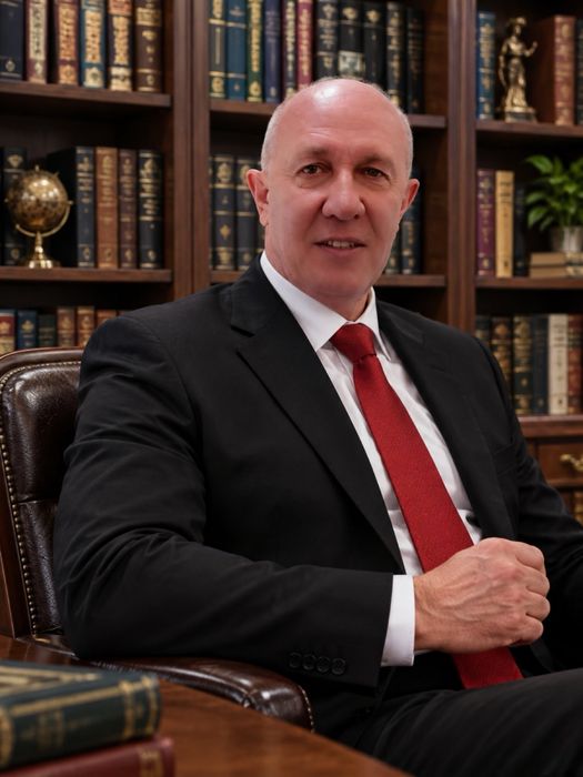 Адвокат, суддя у відставці.Усі види правових послуг