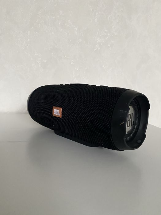 Колонка JBL не заряджається