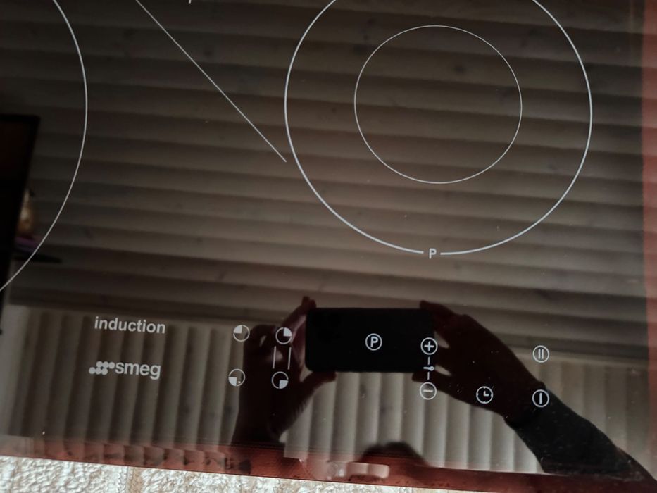 Індукційна варильна поверхня Smeg SI3842B,80см.