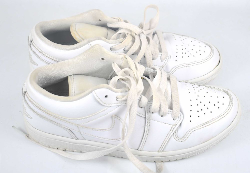 Używane Buty Air Jordan 1 Low Białe DV0990 roz. 38,5