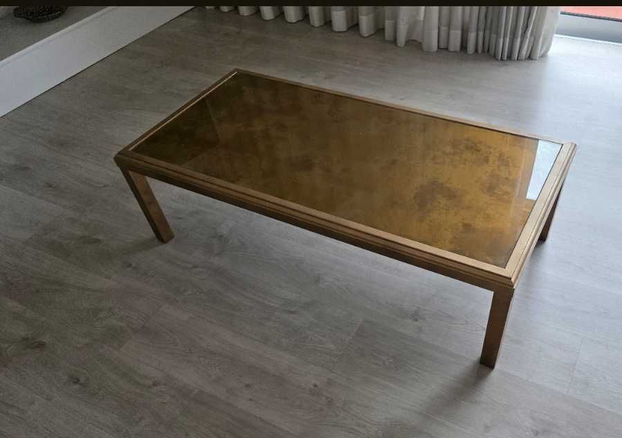 Mesa em ferro dourada e vidro
