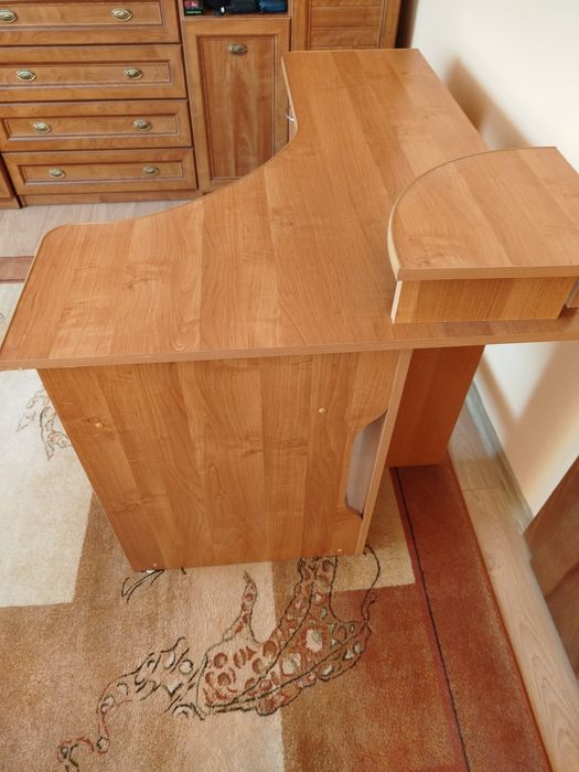 Biurko komputerowe narożne z nadstawką