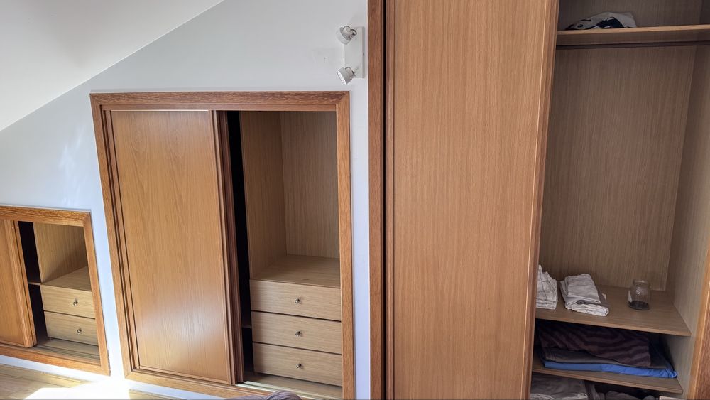 3 Roupeiros embutidos com portas de correr