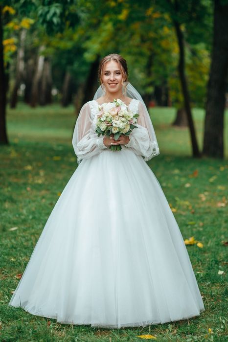 Продам весільну сукню