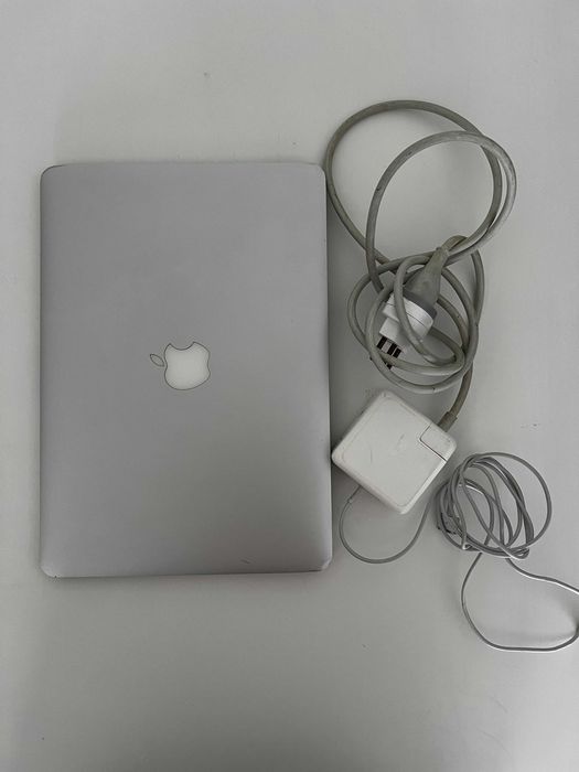 MacBook Air 13" Early 2014 | Intel i5 | 128GB SSD