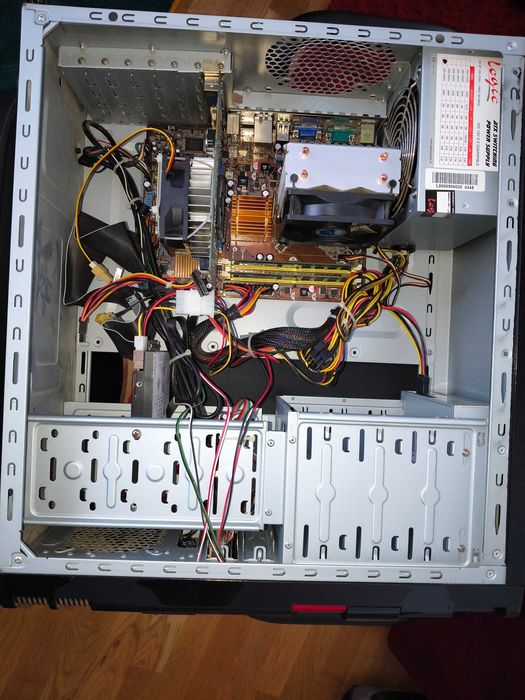 Komputer stacjonarny z 2009 r.