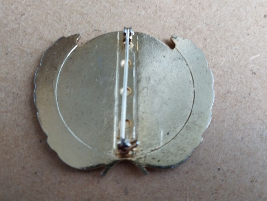 Продам значек миротворца.