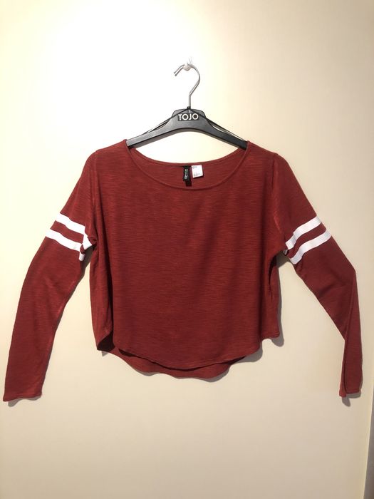 Burgundowy crop top z białymi wstawkami H&M