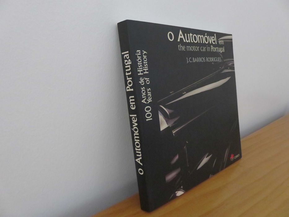 Livro sobre O Automóvel.