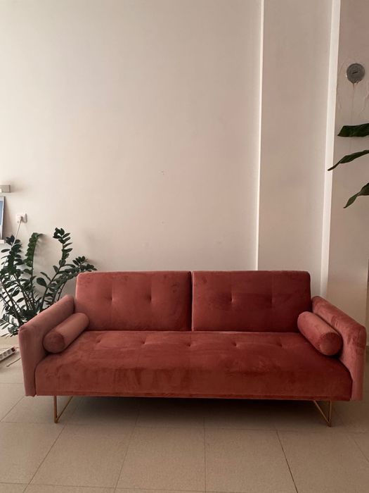 Sofá Sklum rosa veludo