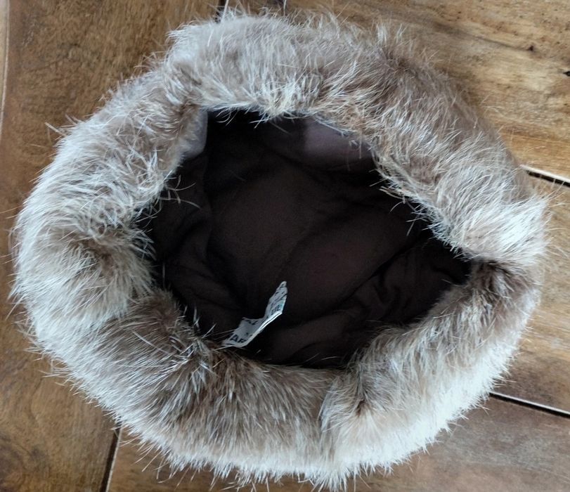 Czapka damska futro naturalne. Stan idealny