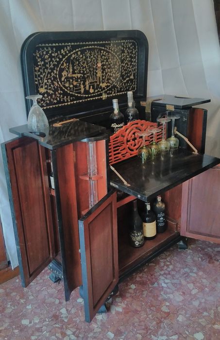 Móvel bar chinês madrepérola lacado