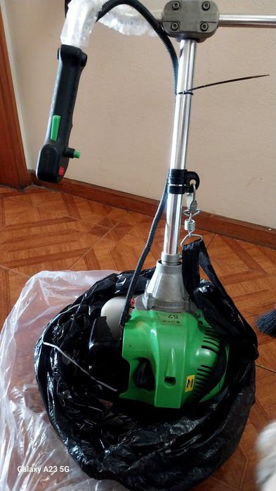 Cortadora relvas/grama  à gasolina seminova