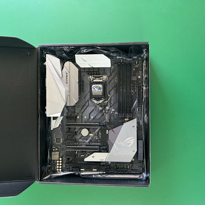 Материнська плата Asus Rog Strix Z370-E Socket
