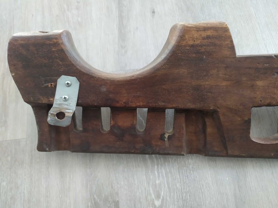 Cabide feito a partir de um jugo de bois