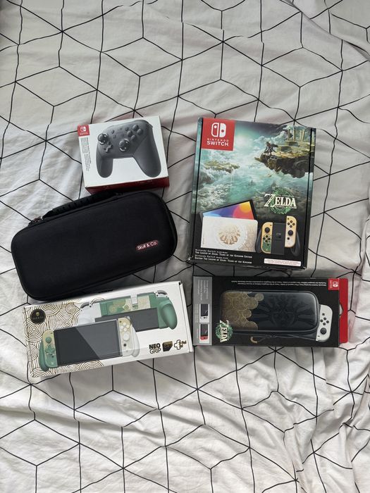 Nintendo Switch OLED Limited Edition Zelda TOTK