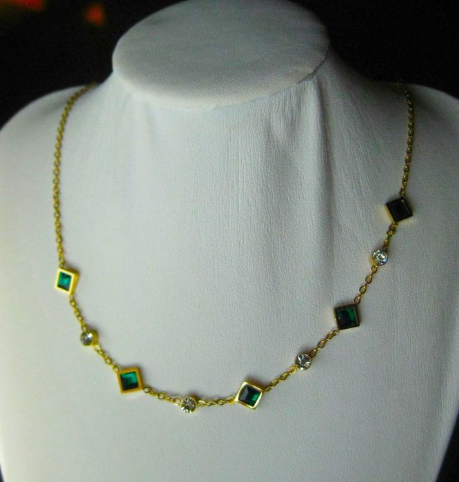 Colar Aço Dourado c/ Pedras Verdes NOVO