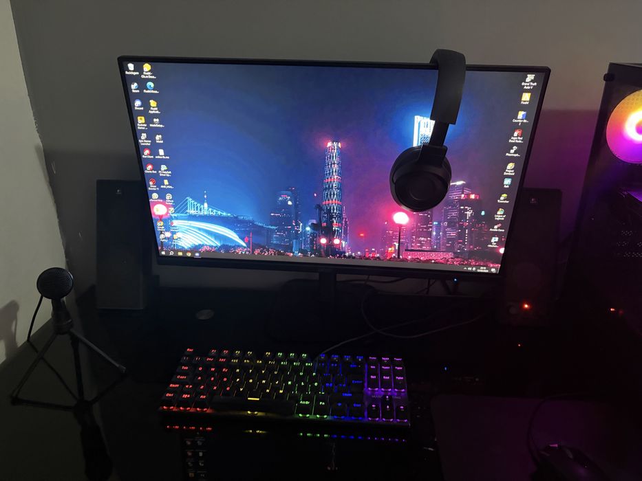 Complete Gamer Setup482696311982018561