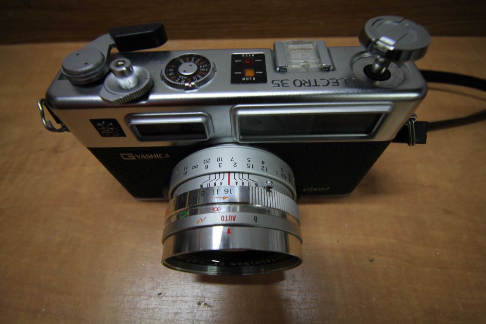 uma lendária câmara Yashica Electro 35 GSN  japonesa de 35mm