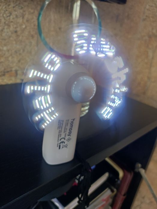 ventoinha de mão com mensagem iluminada