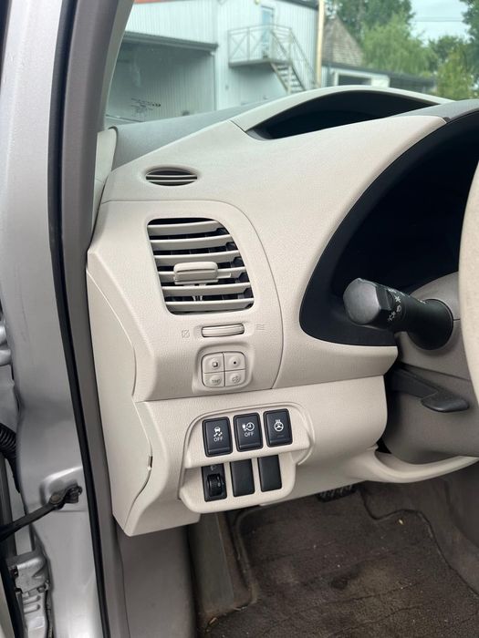 Nissan leaf з підігрівом і сонячною панелью