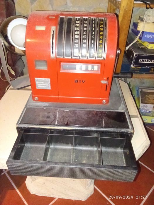 Máquina registadora antiga RIV