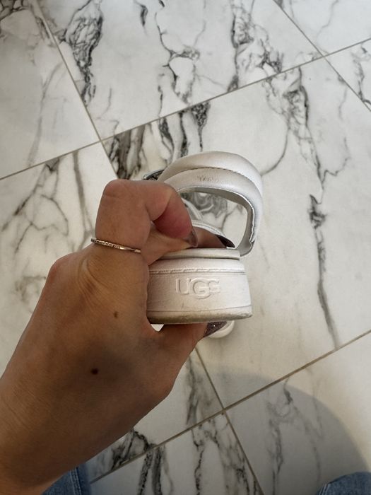 Босоніжки UGG 38p натуральна шкіра