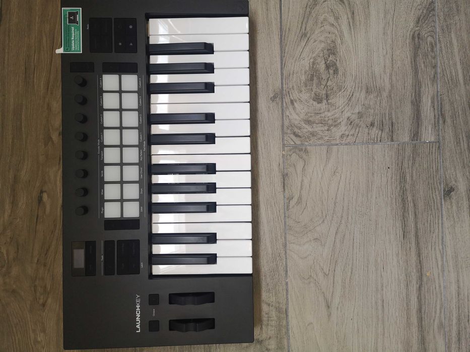 MIDI Клавіатура novation launchkey mk4 25