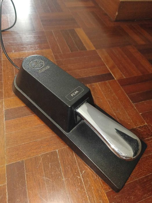 Yamaha Motif XS7 + Case de Madeira + Pedal FC4A — Workstation Profissional
