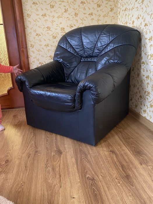 Шкіряний диван двійка та крісло