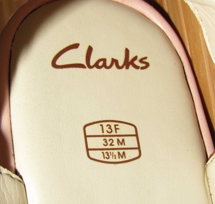 Босоніжки шкіряні Clarks Skylark Pure K; EUR - 32