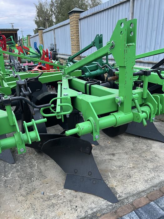 Плуг двохкорпусний Bomet