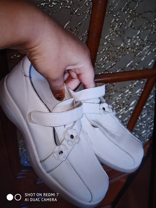 33р ,білі,кожані туфлі на дівчину , ІТАЛІЯ