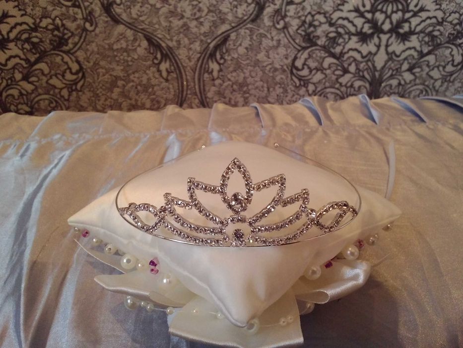 Чудесный подарок Новая Красивейшая Диадема Чудовий подарунок Діадема
