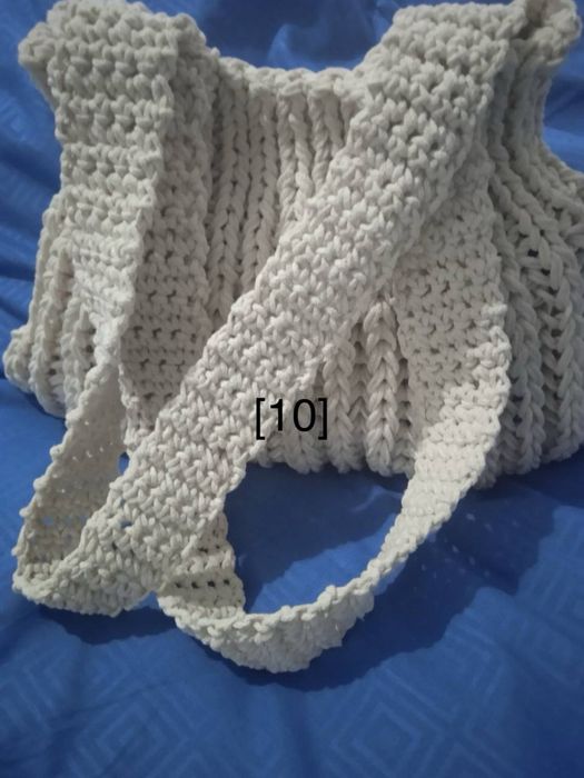 Сумочка плетена білого кольору