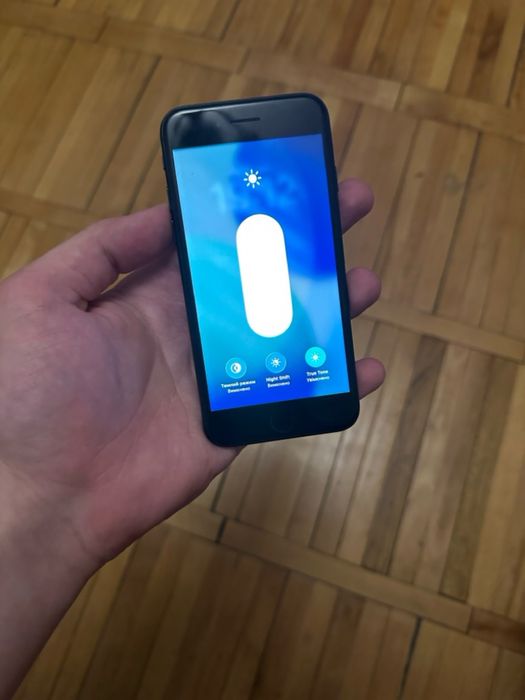 iPhone SE 3 64GB чорний, батарея 100%, sim не працює тільки Wi-Fi