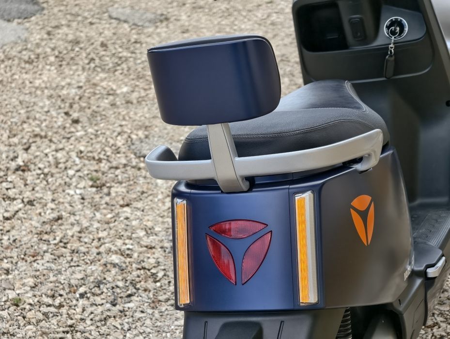 Scooter elétrico equivalente 50cc Yadea e8s