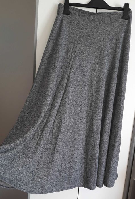 Szara spódnica za kolano 38 M z guzikami na gumce melanż