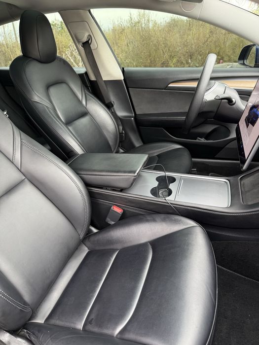 Tesla model 3 2023 залізо фосфат