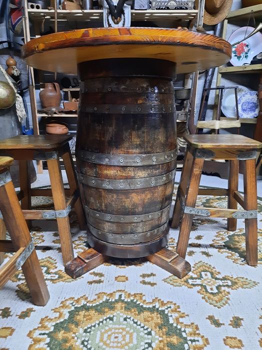 Mesa Barril de Madeira com Bancos