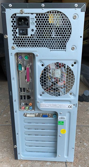 Komputer z win7pro z dodatkowym dyskiem WD 500GB + klawiatura