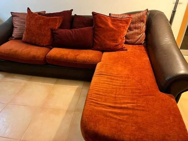 Sofá de 3 lugares com Chaise Longue - (inclui as almofadas) -  150 €