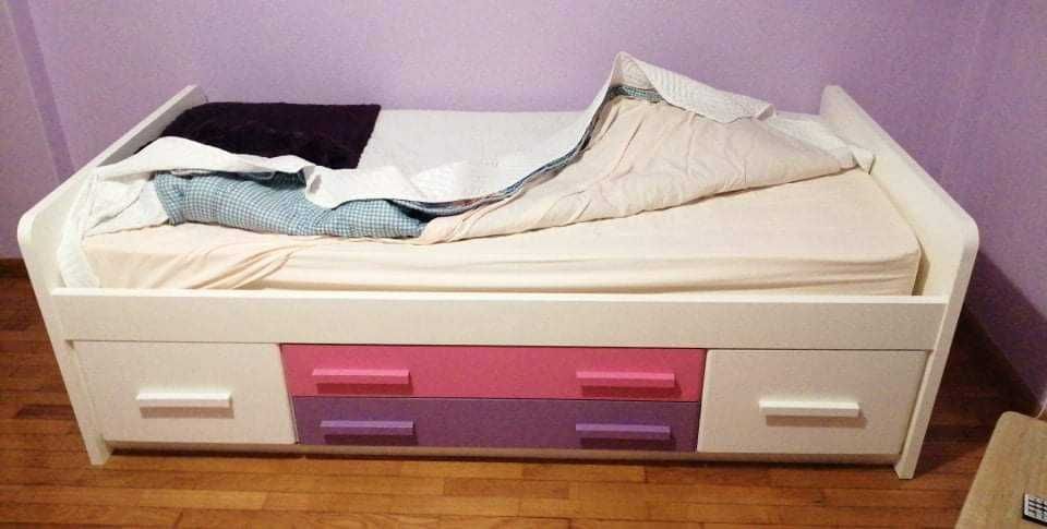 Cama branca para menina/jovem