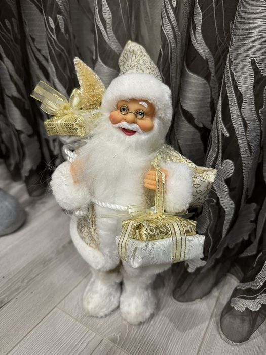 Святкова фігура Санта Клаус