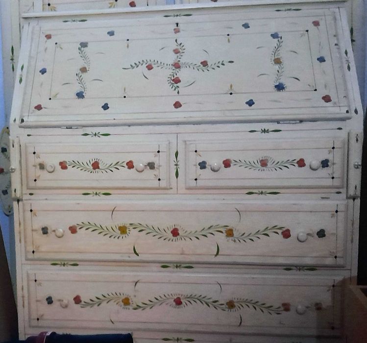 Escrivaninha alentejana pintada à mão - vendo para desocupar