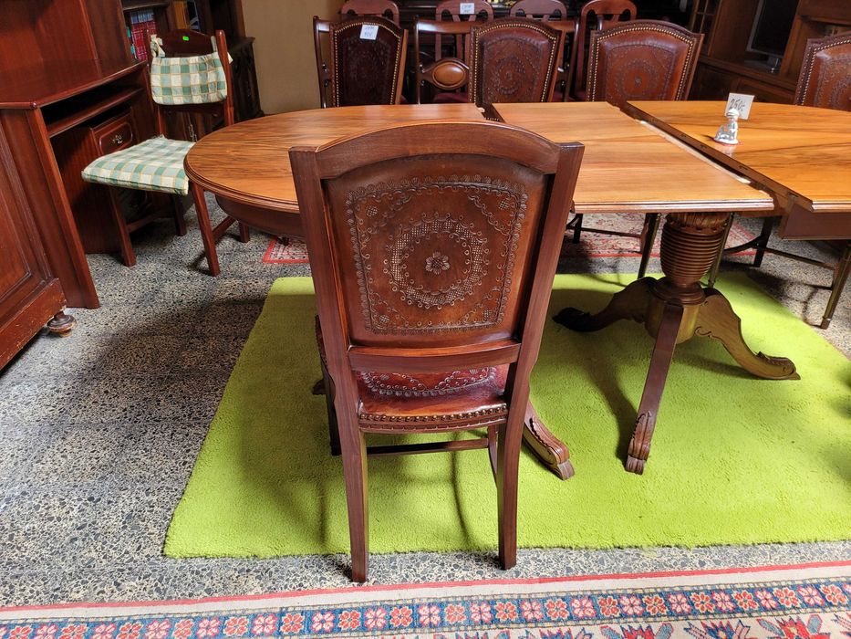 Cadeiras de sala em madeira maciça e couro - Bom estado geral - Valor