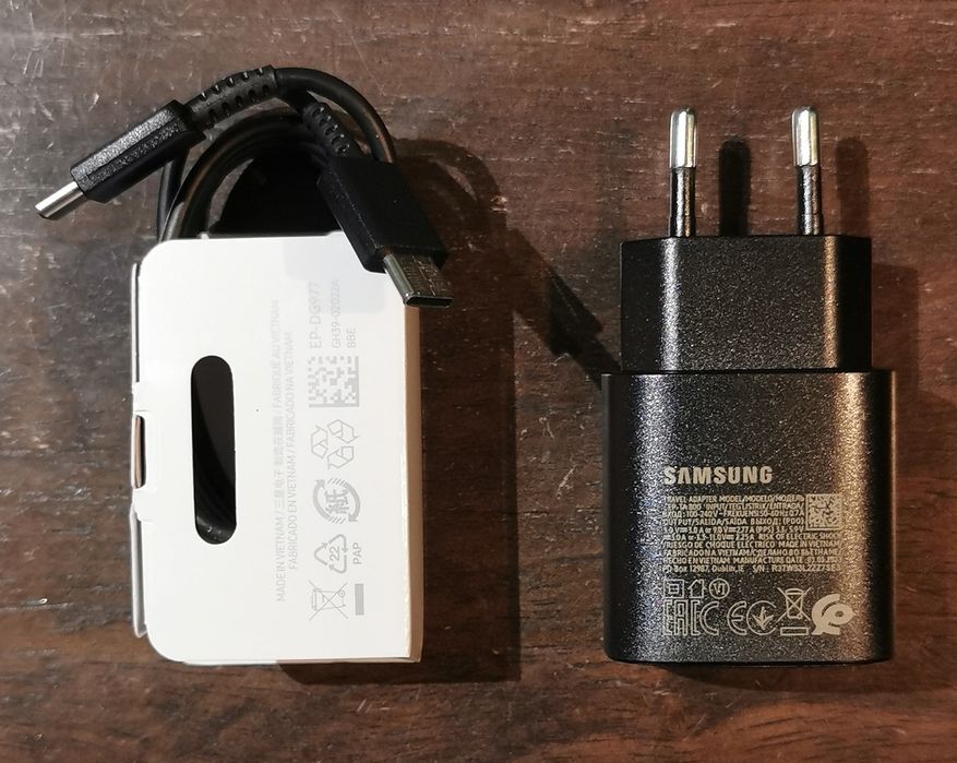Ładowarka SAMSUNG 25W z kablem USB typ C do C 1m Czarna