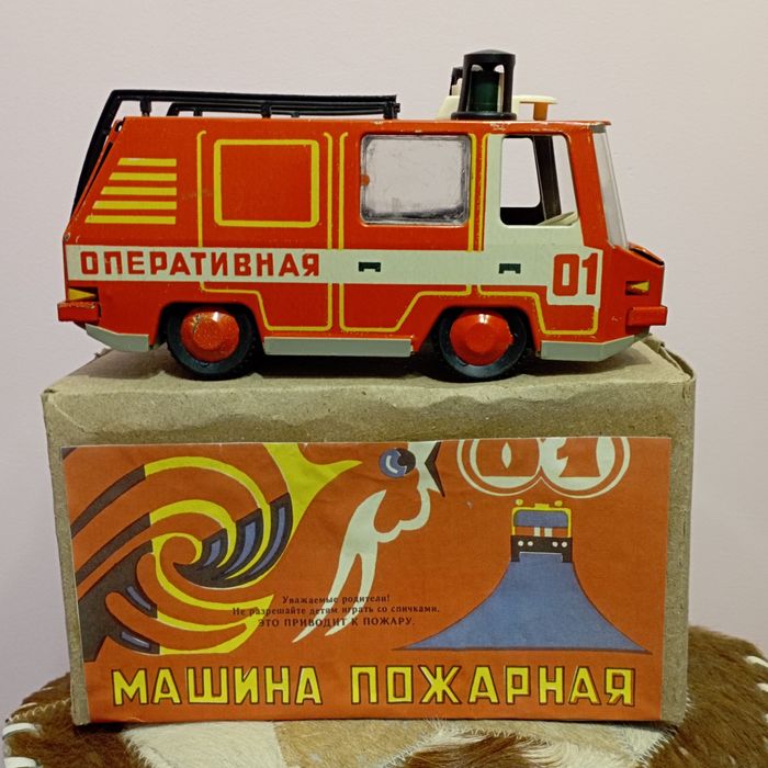 Пожарная заводная машина з-д Ватутина Киев игрушка СССР